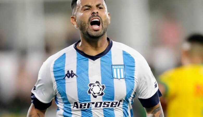 Racing busca una salida para Edwin Cardona ante su decepcionante desempeño