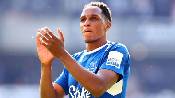 Yerry Mina dice adiós a Everton: un recorrido lleno de desafíos, controversias y salvaciones heroicas
