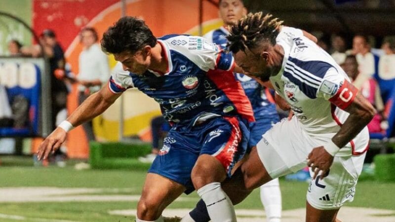 El gol que hace sufrir al DIM: increíble blooper en el empate con Alianza