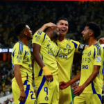 Cristiano ronaldo y Jhon duran celebrando gol