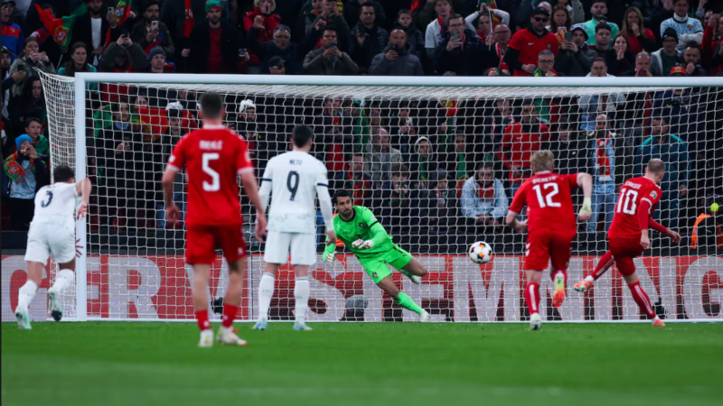 Hojlund se disfraza de Cristiano y liquida a Portugal