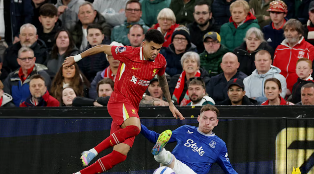 ¿Por qué no se sancionó fuera de juego de Luis Díaz en el gol de Liverpool ante Everton?