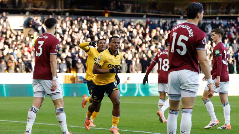 DT de Wolverhampton elogia el trabajo de Jhon Arias como interior