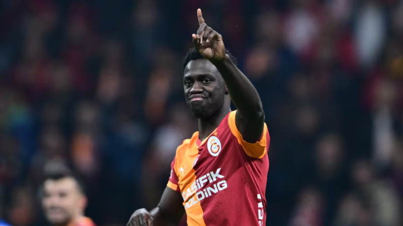 Davinson Sánchez va por un récord histórico con Galatasaray