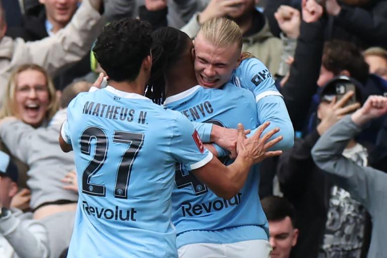 Erling Haaland marcó hat-trick en la goleada 4-0 del Manchester City sobre Liverpool