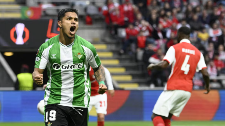Cucho Hernández gol Betis Braga Europa League
