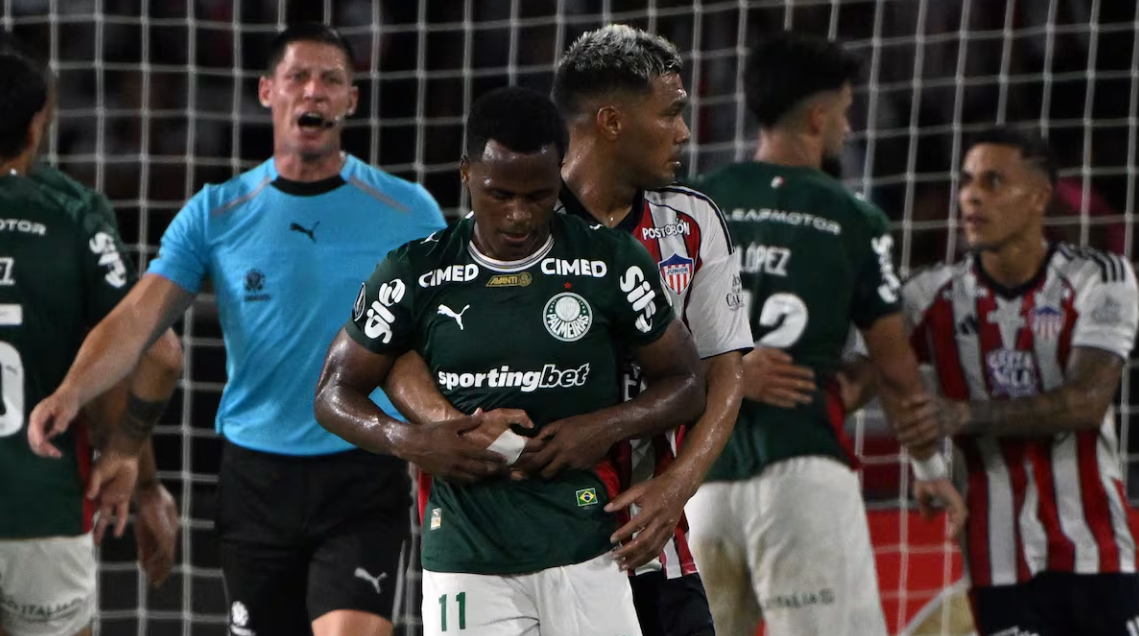 Arias y Palmeiras explotan contra la cancha del Jaime Morón