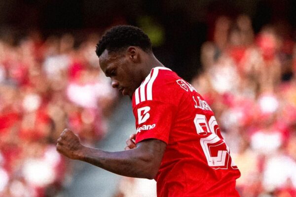 Jhon Durán debutó con gol en el Benfica ante el Belenenses