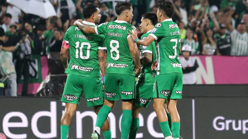 Nacional celebrando el clásico paisa